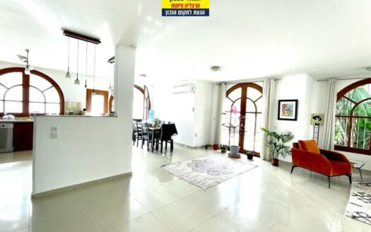 Cottage for Sale in Herzliya Pituach