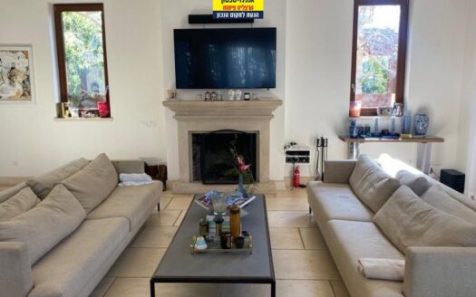 Tuscan style Villa for Rent in Kfar Shmaryahu