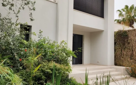 Beautifully Designed Representational Villa for Rent