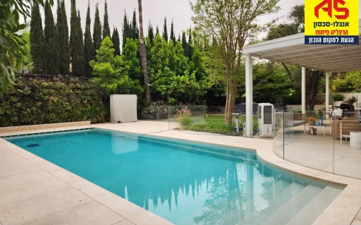 Beautifully Designed Representational Villa for Rent