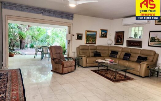 Exclusive Selection, Cottage in Prime Location for Sale!