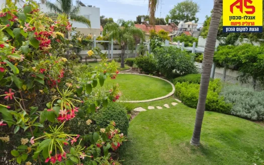 Garden Apartment, 3, Available for Immediate Rental