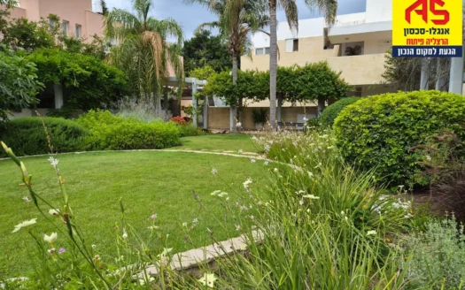 Garden Apartment, 3, Available for Immediate Rental