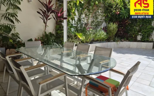 Amazing Townhouse for Sale in the Rosemarine Building