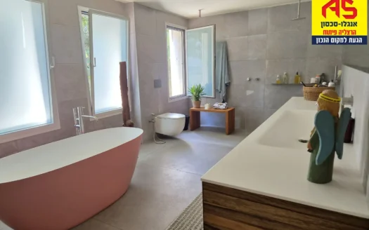 Amazing Townhouse for Sale in the Rosemarine Building