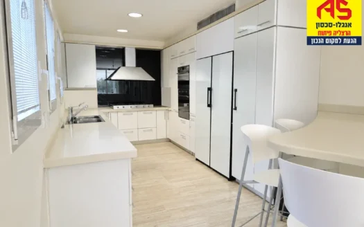 Amazing Townhouse for Sale in the Rosemarine Building